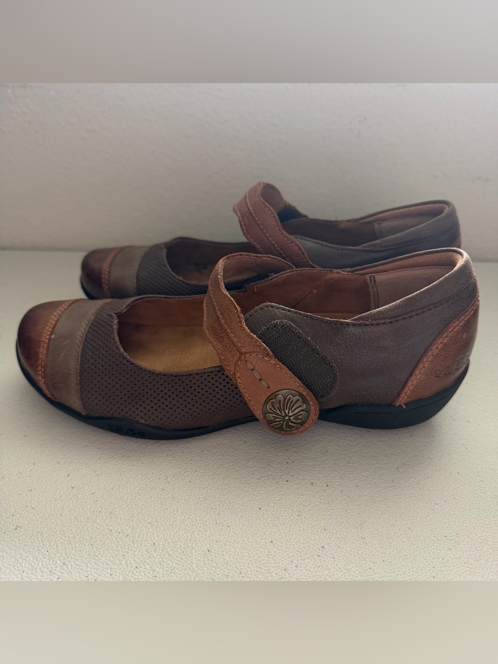 Taos Shoes Womens Brown Bravo Mary Jane Leather Hook & Loop Comfort